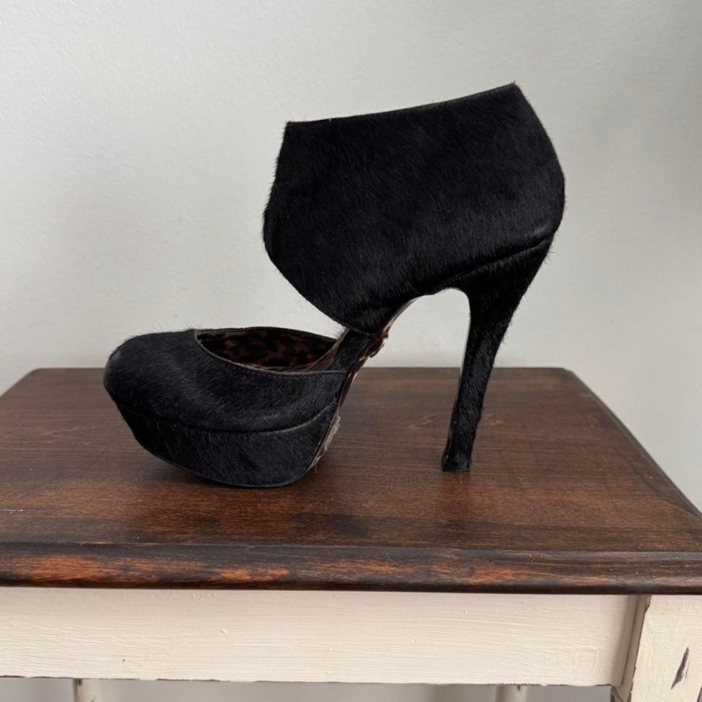 Betsey Johnson Black Real Fur Platform Heel Size 8.5 - Picture 2 of 8
